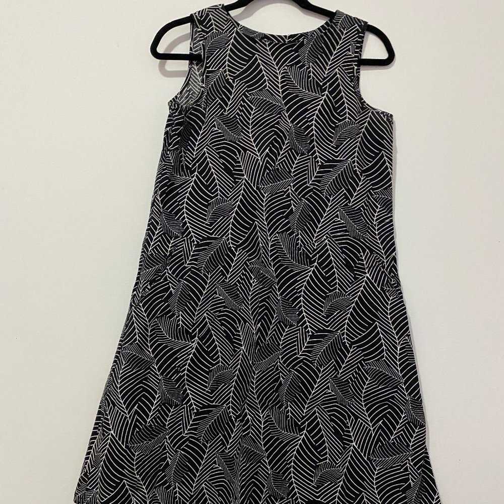 J. Jill Sleeveless Black and White Leaf Print Dres